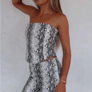 EUC. White Fox Boutique Snakeskin Strapless Top #75